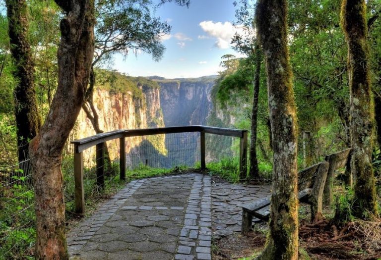 Geoparque Mundial da UNESCO Caminhos dos Cânions do Sul – Cânions, praias,  dunas e cachoeiras. Entre a serra e o mar, riquezas que enchem os olhos e  experiências que ficam guardadas na